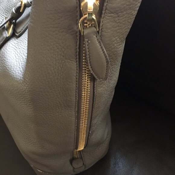 Authentic Prada Vitello Deerskin Extra Large Expandable Gray Tote Bag - Picture 9 of 12